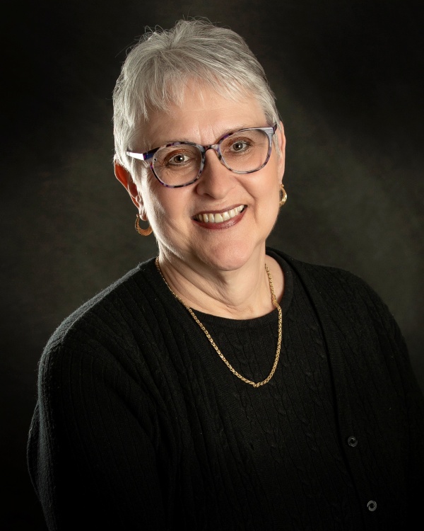 Emmi Schreiner Headshot